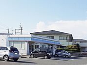 【コンビニエンスストア】ローソン相馬新地店まで750ｍ