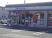 【コンビニエンスストア】ファミリーマート　医王寺前店まで950ｍ
