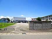 【小学校】米沢市立塩井小学校まで100ｍ