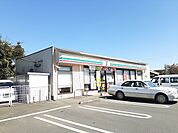 【コンビニエンスストア】セブンイレブン綾入野店まで700ｍ
