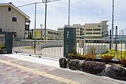 【小学校】沖洲小学校まで900ｍ