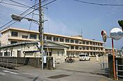 【小学校】南小松島小学校まで2500ｍ