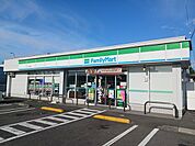【コンビニエンスストア】ファミリーマート川之江妻鳥店まで724ｍ