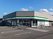 【コンビニエンスストア】ファミリーマート新居浜中村店まで700ｍ
