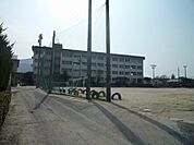 【小学校】氷見小学校まで550ｍ