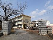 【小学校】片葩小学校まで735ｍ