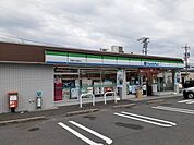 【コンビニエンスストア】ファミリーマート鈴鹿中江島町店まで130ｍ