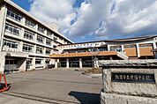 【中学校】粟野中学校まで1900ｍ