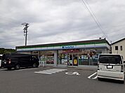 【コンビニエンスストア】ファミリーマート鈴鹿　千代崎店まで500ｍ