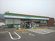 【コンビニエンスストア】ファミリーマート三豊豊中町店まで1000ｍ
