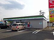 【コンビニエンスストア】ファミリーマート名四亀須店まで600ｍ