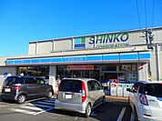 【コンビニエンスストア】ローソン朝日町小向店まで1800ｍ