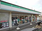 【コンビニエンスストア】ファミリーマート名四午起店まで950ｍ