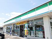 【コンビニエンスストア】ファミリーマート亀山栄店まで900ｍ