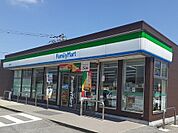 【コンビニエンスストア】ファミリーマート富山秋吉店まで450ｍ