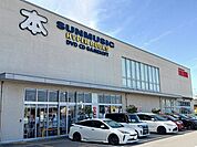 HYPERBOOKS八日市店様まで180ｍ