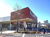 【スーパー】ライフ吉川栄町店まで700ｍ