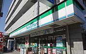 【コンビニエンスストア】ファミリーマート柿生駅北口店まで550ｍ