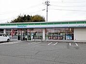 【コンビニエンスストア】ファミリーマート玉津インター北まで500ｍ