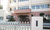 【小学校】山梨市立山梨小学校まで1000ｍ