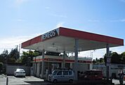 ガソリンスタンドまで400ｍ