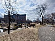 【図書館】健康の森公園まで987ｍ