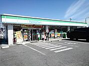 【コンビニエンスストア】ファミリーマート甲府中小河原店まで650ｍ