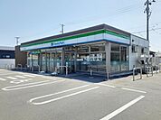 【コンビニエンスストア】ファミリーマート長井舟場店まで530ｍ