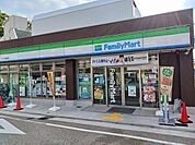【コンビニエンスストア】ファミリーマートＪＲ八尾駅前店まで290ｍ