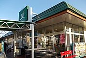 【スーパー】ＦＵＪＩスーパー塚原店まで550ｍ