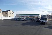 【コンビニエンスストア】ファミリーマート新屋店まで160ｍ