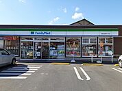 【コンビニエンスストア】ファミリーマート簗瀬四丁目店まで450ｍ