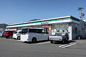 【コンビニエンスストア】ファミリーマートまで300ｍ