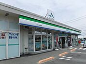 【コンビニエンスストア】ファミリーマートＪＡあづみ烏川まで800ｍ