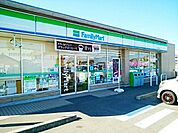 【コンビニエンスストア】ファミリーマート　西島店まで300ｍ