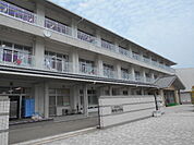 【小学校】『湯浅小学校』様まで450ｍ