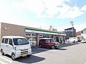 【コンビニエンスストア】ファミリーマート中畑店まで120ｍ