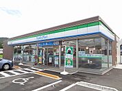【コンビニエンスストア】ファミリーマートさんまで2300ｍ