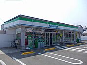 【コンビニエンスストア】ファミリーマート西条横黒店様まで300ｍ