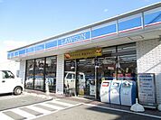 【コンビニエンスストア】ローソン坊城駅前店様まで750ｍ