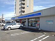 【コンビニエンスストア】ローソン琴平町榎井店まで550ｍ
