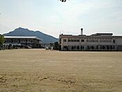 【小学校】多度津町立四箇小学校まで1800ｍ