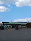 【コンビニエンスストア】ファミリーマート新居浜中筋町店まで700ｍ