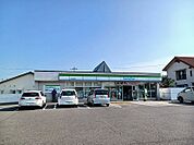 【コンビニエンスストア】ファミリーマート高松川部店さんまで750ｍ