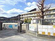 【小学校】泉小学校まで650ｍ