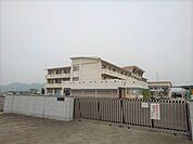 【小学校】三豊市立下高瀬小学校まで1300ｍ