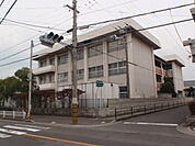 【小学校】丸亀市立郡家小学校まで1300ｍ