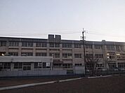 【小学校】論田小学校まで370ｍ