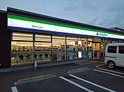 【コンビニエンスストア】ファミリーマート新居浜外山町店まで850ｍ