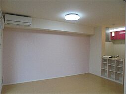 メゾンクオーレ 101 1階2LDKのリビング/ダイニング